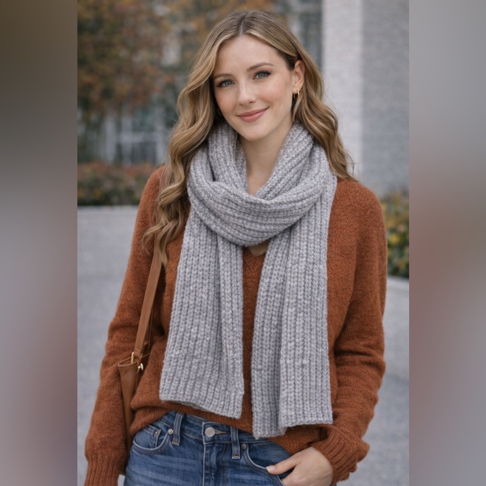 GAP Soft Heathered Gray Knit Scarf NWT